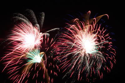 Bild vergr��ern: H�henfeuerwerk auf der Kirmes in Wilnsdorf