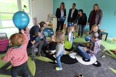 Bild vergr��ern: Gut aufgehoben sind die �Anzh�user K�ken� in ihrem neuen Nest.
