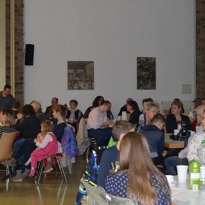 Bild vergr��ern: Die Festhalle Wilnsdorf zeigte sich beim Sch�lerkonzert der Musikschule gut gef�llt.