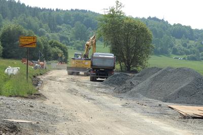 Bild vergr��ern: In der kommenden Woche wird die Fahrbahn ausgekoffert, um den Mischwasserkanal Richtung Rudersdorf zu erneuern.