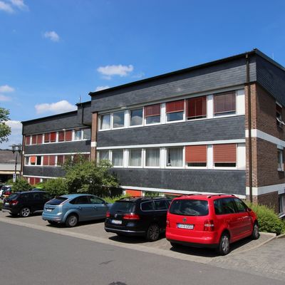 Bild vergr��ern: Ab Mitte August werden die Fenster im B�rotrakt des Wilnsdorfer Rathauses ausgetauscht.