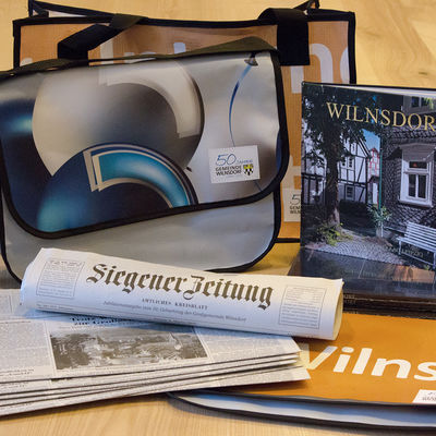 Bild vergr��ern: Wer die Erinnerung an den 50. Geburtstag der Gemeinde Wilnsdorf verschenken m�chte, wird auf dem Wilnsdorfer Weihnachtsmarkt f�ndig.