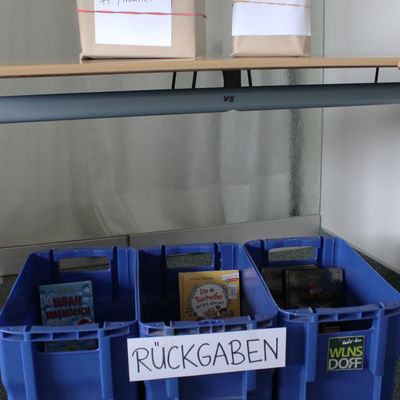 Bild vergr��ern: Dank des neuen kontaktlosen Ausleihverfahrens k�nnen Nutzer der Bibliothek Wilnsdorf ab Montag, 6. April, wieder einen Gro�teil der in der Bibliothek verf�gbaren Medien ausleihen.