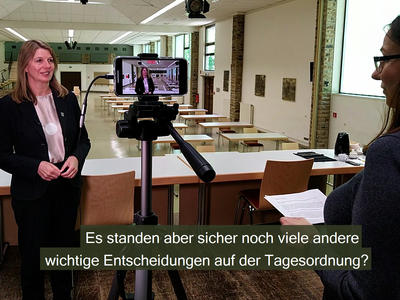 Bild vergr��ern: B�rgermeisterin Christa Schuppler blickt im kurzen Interview auf die gestrige Ratssitzung zur�ck und berichtet von den wichtigsten Entscheidungen.