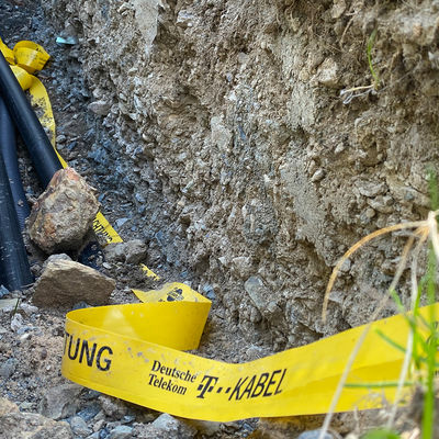 Bild vergr��ern: In Anzhausen und Flammersbach werden zurzeit rund 2.000 Meter Glasfaserkabel verlegt.