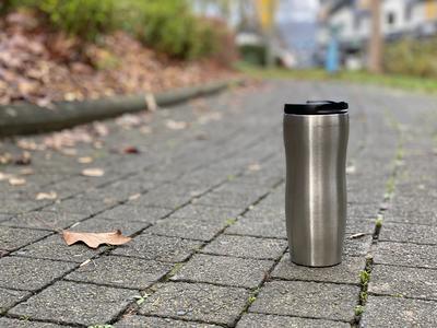 L�sung nicht nur f�r kalte Tage: der Thermo-Kaffeebecher