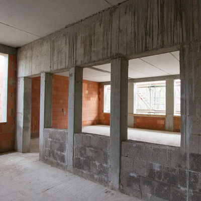 Bild vergr��ern: Die vier Klassenzimmer mit den angrenzenden Differenzierungsr�umen sind im Rohbau schon gut zu erkennen.