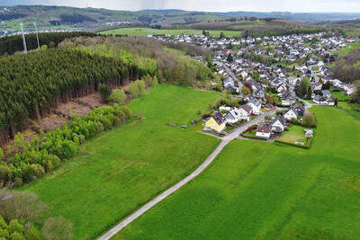 Blick auf die Fl�chen des geplanten Neubaugebietes "Auf dem Damm"