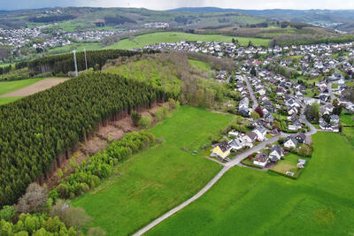 Bild vergr��ern: Blick auf die Fl�chen des geplanten Neubaugebietes "Auf dem Damm"