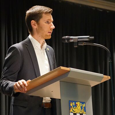 Bild vergr��ern: B�rgermeister Hannes Gieseler dankte allen Feuerwehrfrauen und -m�nnern f�r ihren unerm�tlichen, unverzichtbaren Einsatz.