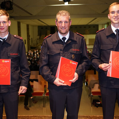 Bild vergr��ern: F�r die 10-j�hrige Mitgliedschaft wurden geehrt: Daniel Bald (Niederdielfen), Martin B�denbender (Rinsdorf), Tom Luis Rogalski (Flammersbach), Oliver Zinke (Oberdielfen), Ben Margeit (Oberdielfen).