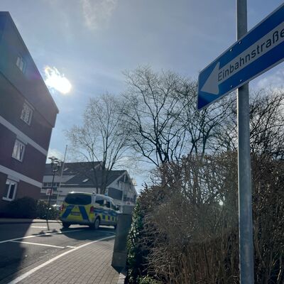 Bild vergr��ern: Seit einem Jahr gilt die erweiterte Einbahnstra�enregelung im Einkaufszentrum und sorgt f�r mehr Verkehrssicherheit insbesondere f�r Fu�g�nger und Radfahrer.