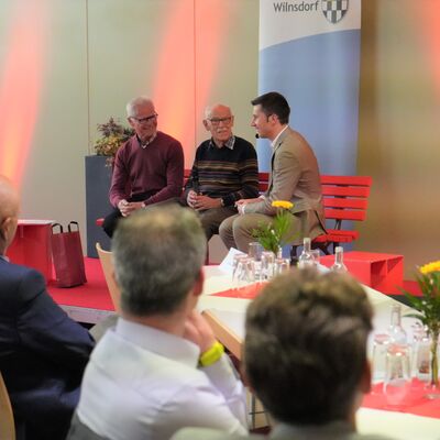 Bild vergr��ern: Sportlerehrung 2023 - Interview mit Ger�teturner Reinhard Sieblitz und Tischtennis-Spieler Helmut Kretzer