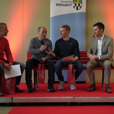 Bild vergr��ern: Sportlerehrung 2023 - Interview mit mit Leichtathleten Carsten Boller, Burkhard Krumm und Fu�baller Kevin Krumm
