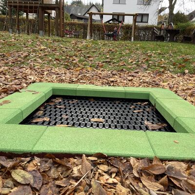 Bild vergr��ern: Neues Trampolin auf dem Spielplatz Gernsdorf