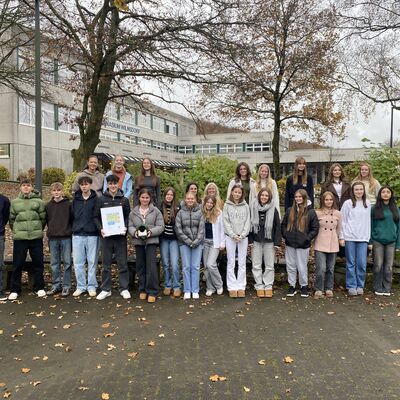 Bild vergr��ern: 2. Platz des Klimaschutzpreises 2024: Sch�lerinnen und Sch�ler des Gymnasiums Wilnsdorf