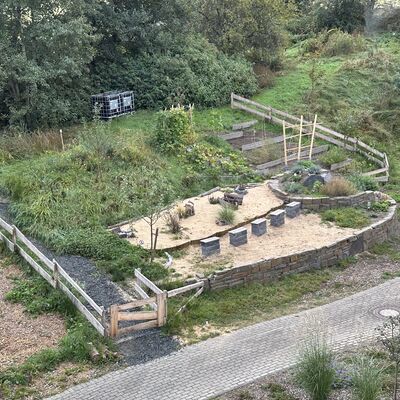 Bild vergr��ern: �bersicht: Schulgarten