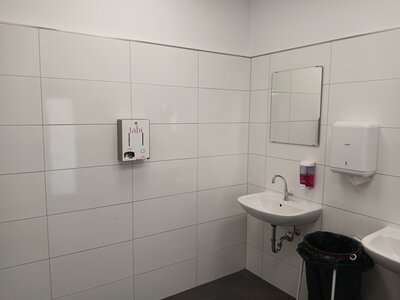 Neu: TaBi-Spender in den Toilettenr�umen der weiterf�hrenden Schulen