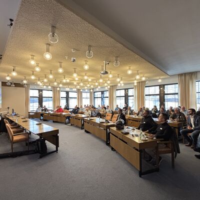 Bild vergr��ern: Mit Fachvortr�gen im Wilnsdorfer Ratssaal startete das j�ngste RegionalForum Siegen-Wittgenstein.