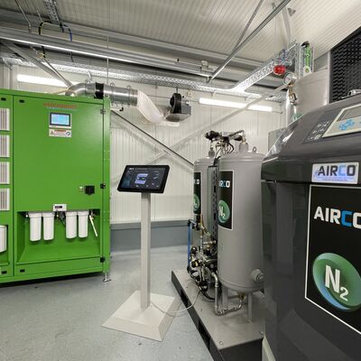 Bild vergr��ern: Das Wilnsdorfer Unternehmen Hartmann Edelstahlrohre lieferte das Best-Practise-Beispiel: Stickstoffanlage und 
Wasserstoff-Elektrolyseanlage machen den Betrieb unabh�ngig von externen Gaslieferungen.
