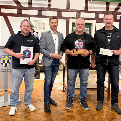 Bild vergr��ern: Platz 1: Schwarze Schafe Dielfen