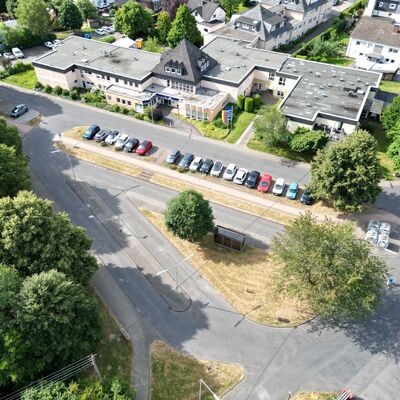 Bild vergr��ern: Busbahnhof Niederdielfen