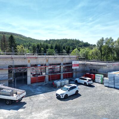 Bild vergr��ern: Das Feuerwehrger�tehaus Oberes Wei�tal im August 2026