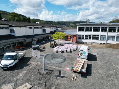 Bauarbeiten auf dem Schulhof der Realschule Niederdielfen