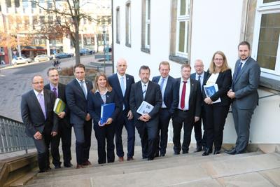 In einem Pressegespr�ch erl�uterten die 11 B�rgermeisterinnen und B�rgermeister aus dem Kreis Siegen-Wittgenstein ihre Sicht auf den Kreishaushalt 2017.