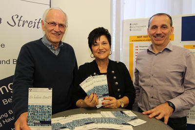 Bild vergr��ern: Sie schlichten Streit nicht nur am Gartenzaun: Hans-Peter Reusch, Karola R�hl und R�diger Schneider (v.l.n.r.) sind in Wilnsdorf als Schiedspersonen t�tig.