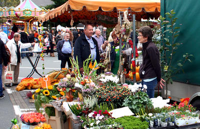 Herbstliches Ambiente verspr�ht der Wilnsdorfer Bauern- und Naturmarkt.